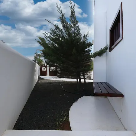 Feriehus Casa Albi - Shared Pool With Bbq By Lanzarote Playa Blanca (Lanzarote)