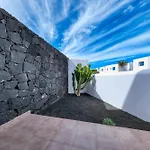 Casa Albi - Shared Pool With Bbq By Lanzarote Feriehus *